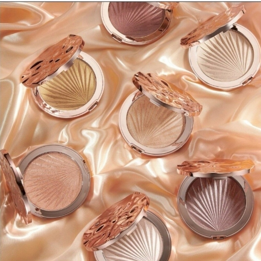 NIB Makeup Revolution Glow Splendour Ultra Glow Highlighter – Luminous (0.45 oz) - Picture 5 of 6